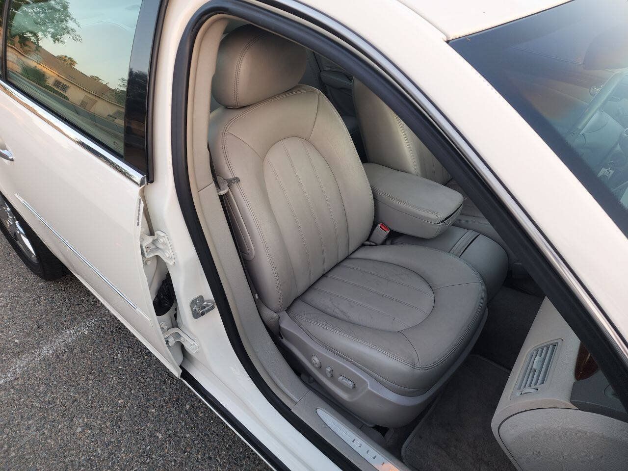 Used 2007 Buick Lucerne CXL w/ Luxury Package FWD image 17