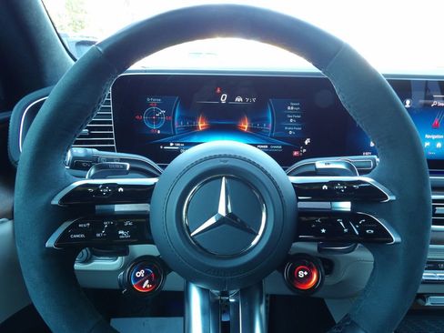 Used 2025 Mercedes-Benz GLS 63 AMG 4MATIC image 17