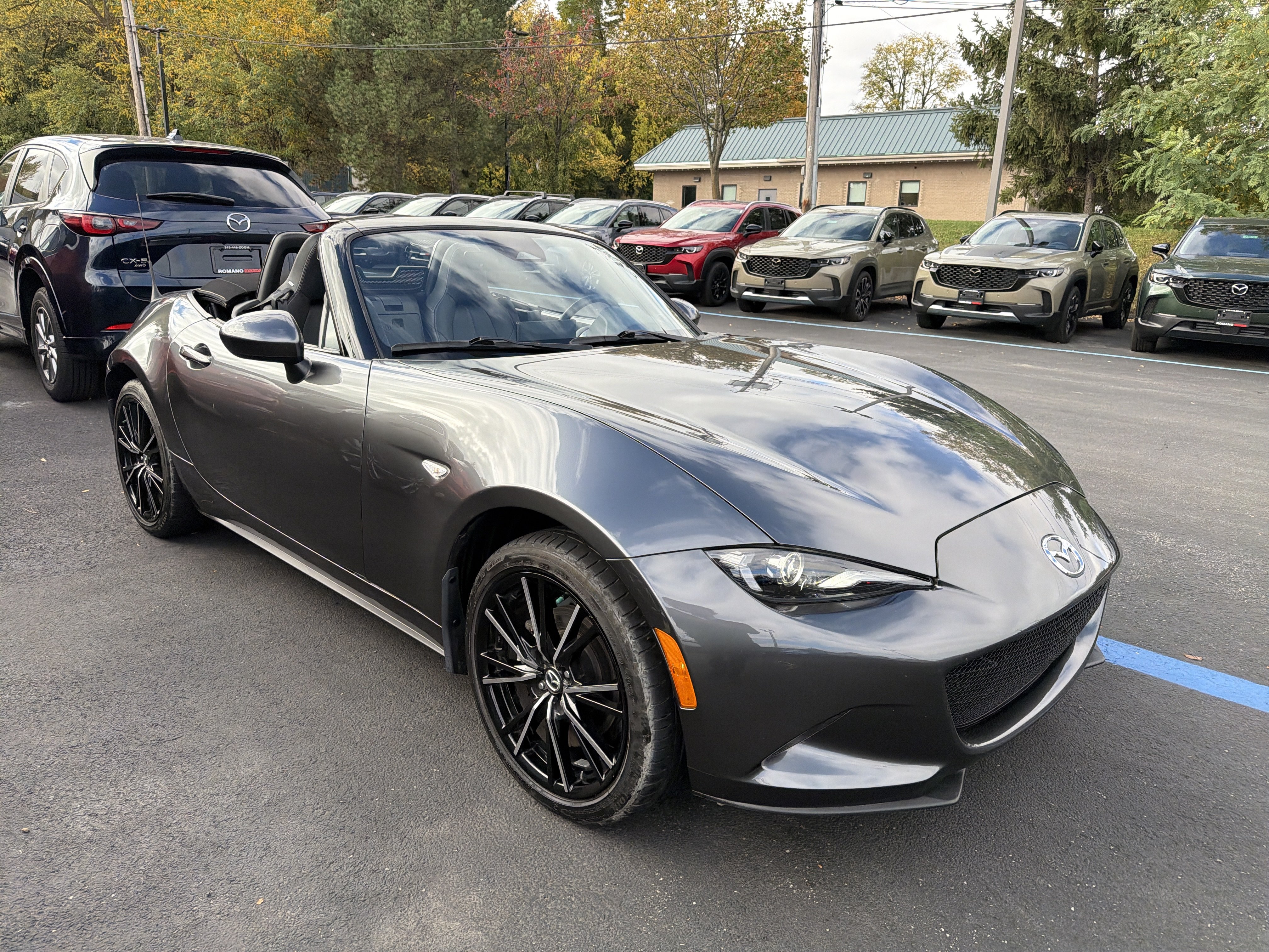 Used 2024 MAZDA MX-5 Miata Grand Touring RWD image 6