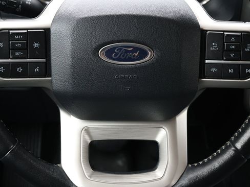 Used 2024 Ford Expedition XLT RWD image 17