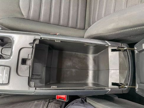 Used 2020 Ford Fusion SE image 30