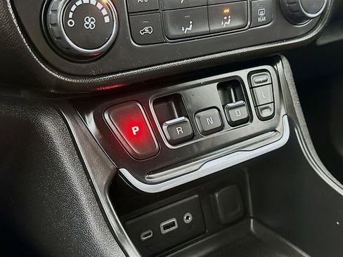 Used 2020 GMC Terrain SLE FWD image 24