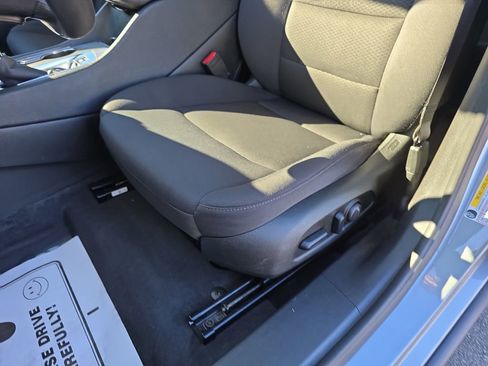 Used 2024 Chevrolet Malibu LT image 32