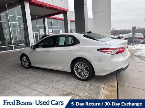 Used 2018 Toyota Camry XLE image 14