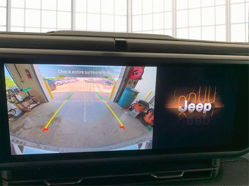 Used 2025 Jeep Wrangler Sport S image 25