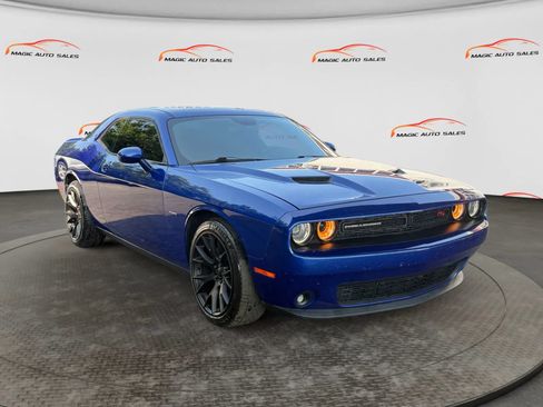 Used 2018 Dodge Challenger R/T RWD image 5