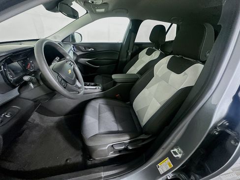 Used 2025 Chevrolet Trax LS image 13