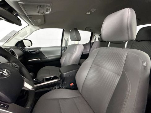 Certified 2023 Toyota Tacoma SR5 AWD/4WD image 3