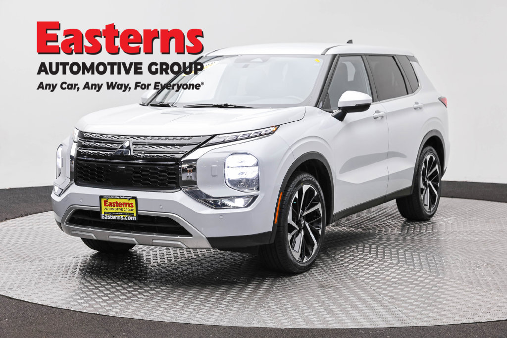 Used 2024 Mitsubishi Outlander SE AWD/4WD image 1