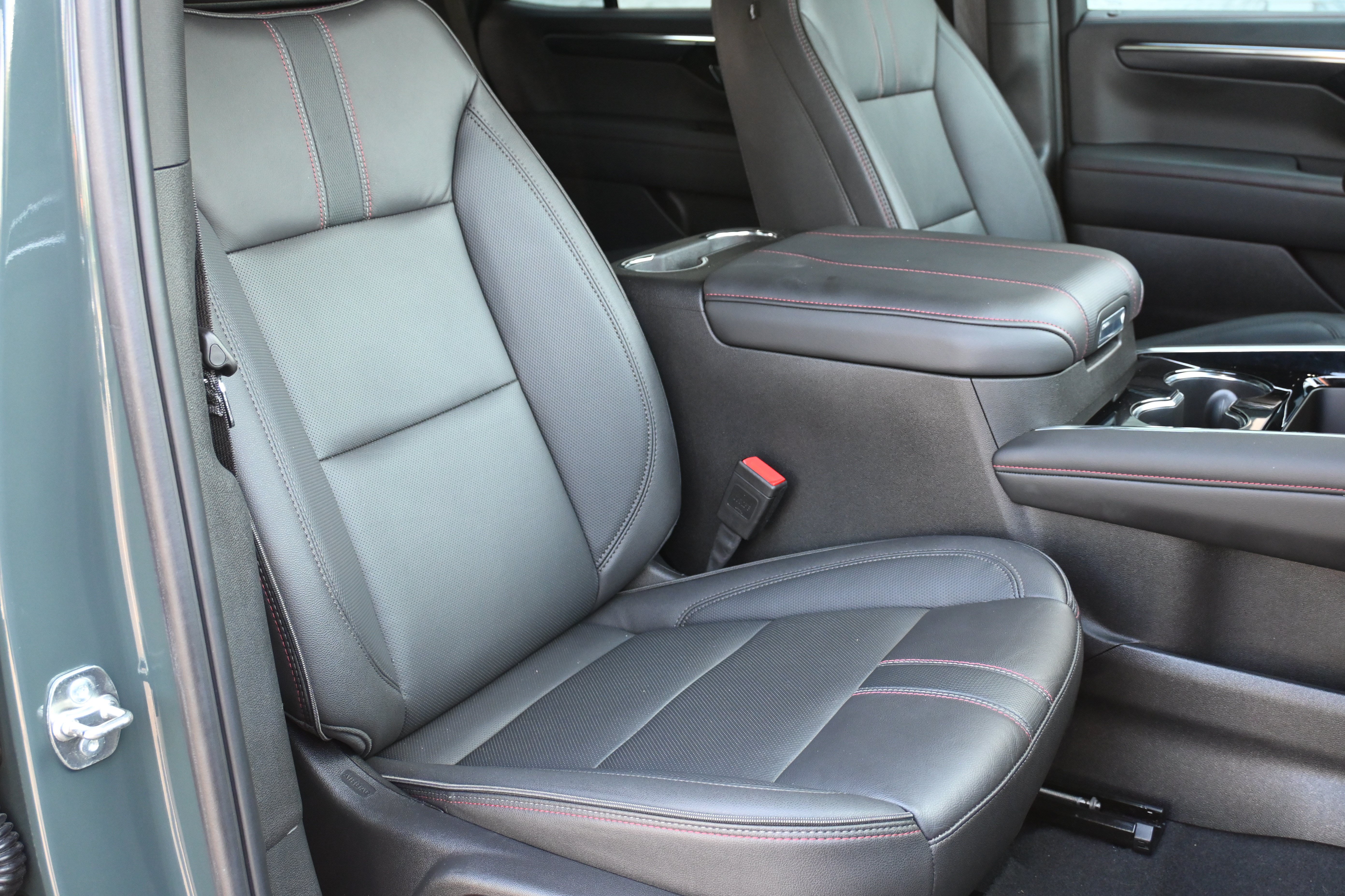 Used 2025 Chevrolet Tahoe RST w/ Comfort Package AWD/4WD image 34