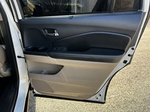 Used 2016 Honda Pilot Touring image 17