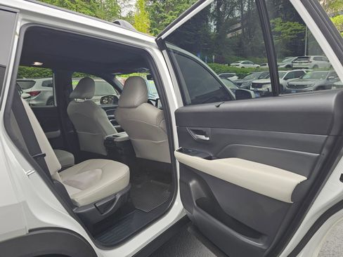 Used 2024 Toyota Grand Highlander AWD Hybrid image 14