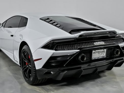 Used 2020 Lamborghini Huracan EVO image 10