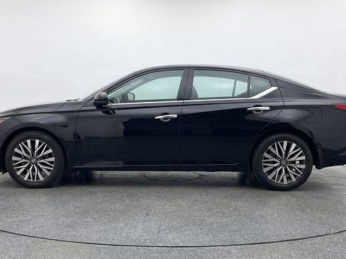 Used 2025 Nissan Altima 2.5 SV FWD image 5