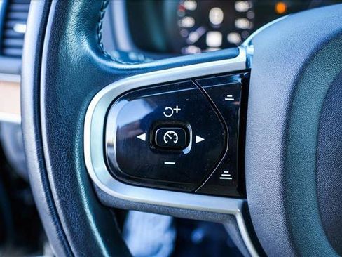 Used 2022 Volvo XC90 T8 Inscription Expression w/ Climate Package image 14