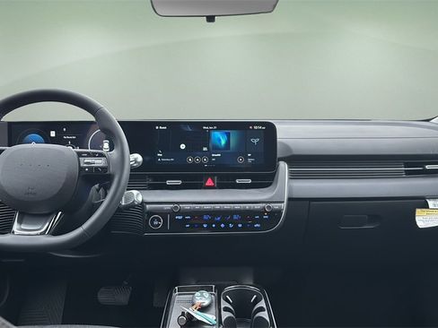 Certified 2025 Hyundai Ioniq 5 SE image 17