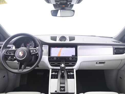 Certified 2023 Porsche Macan AWD/4WD image 31