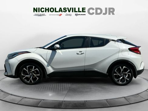 Used 2021 Toyota C-HR XLE FWD image 2