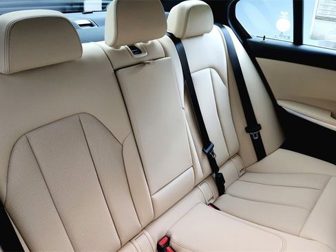 Used 2025 BMW 330i xDrive Sedan w/ Convenience Package image 36
