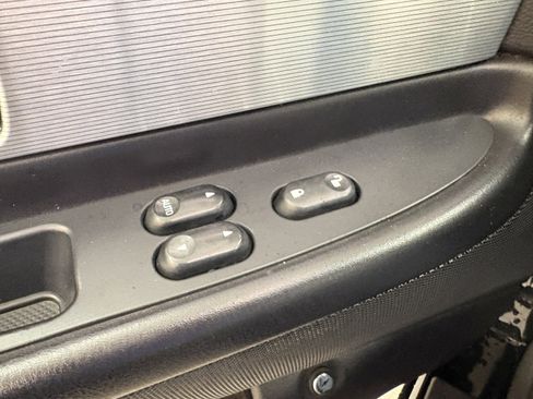 Used 2004 Ford Thunderbird Deluxe image 22