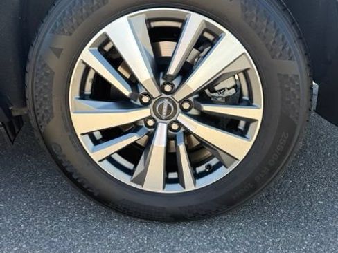Used 2025 Nissan Pathfinder SL w/ Cargo Package AWD/4WD image 10