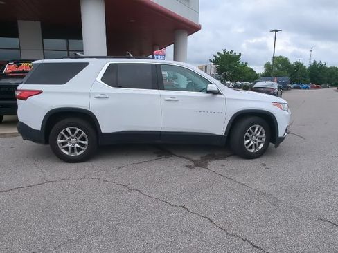 Used 2021 Chevrolet Traverse LT FWD image 33
