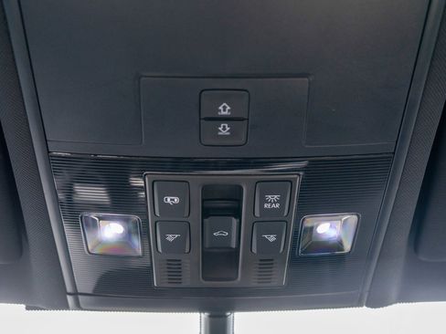 Used 2020 Volkswagen Tiguan SE R-Line AWD/4WD image 22