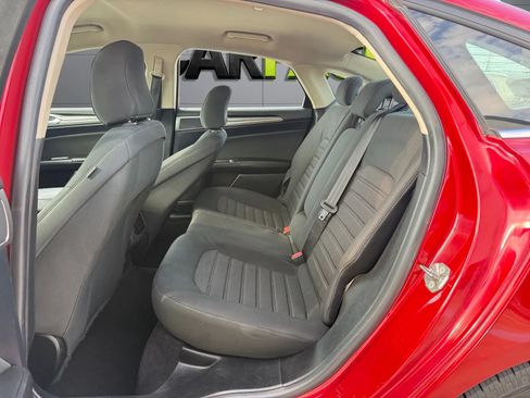 Used 2020 Ford Fusion SE FWD image 19