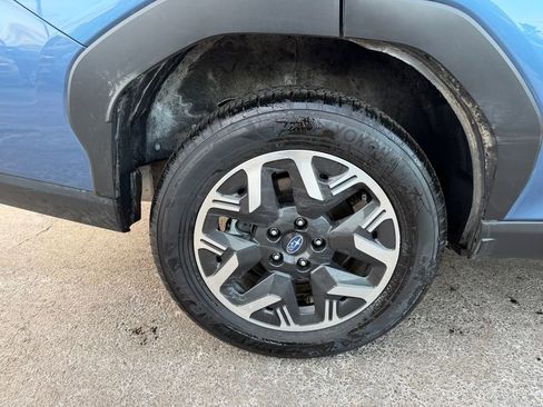 Certified 2025 Subaru Forester Premium image 12