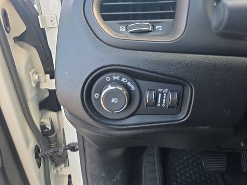Used 2023 Jeep Renegade Latitude AWD/4WD image 23