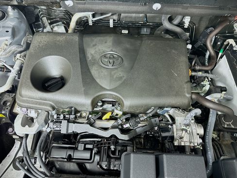 Used 2025 Toyota RAV4 XLE FWD image 34