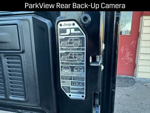 Used 2021 Jeep Wrangler Unlimited Sahara w/ Cold Weather Group image 21