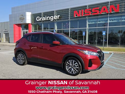 Used 2024 Nissan Kicks SV image 1