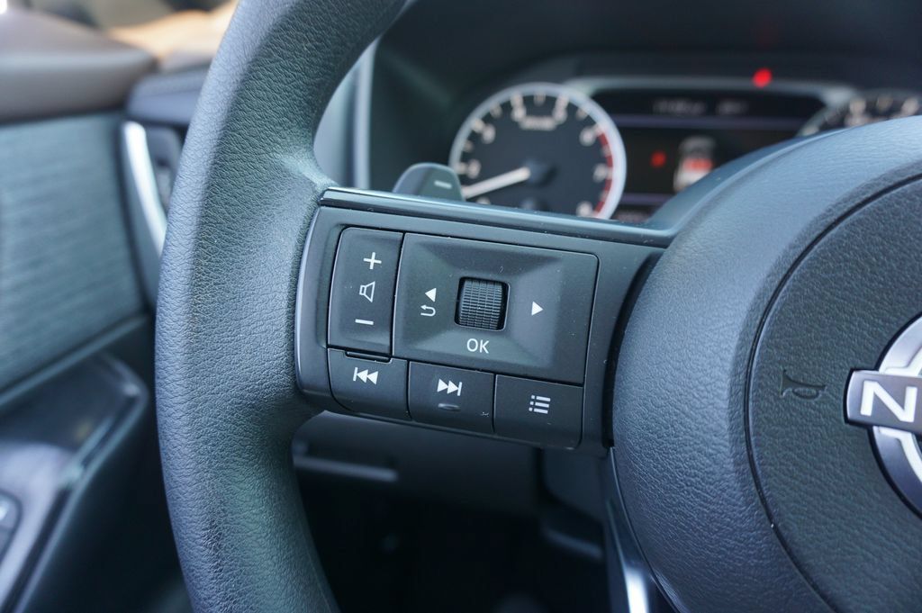 Used 2023 Nissan Rogue S FWD image 8