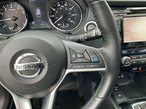 Used 2019 Nissan Rogue SV w/ Sun & Sound Touring Package image 23