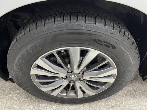 Used 2018 Nissan Pathfinder SV FWD image 15