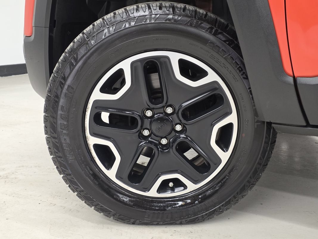 Used 2016 Jeep Renegade Trailhawk AWD/4WD image 39