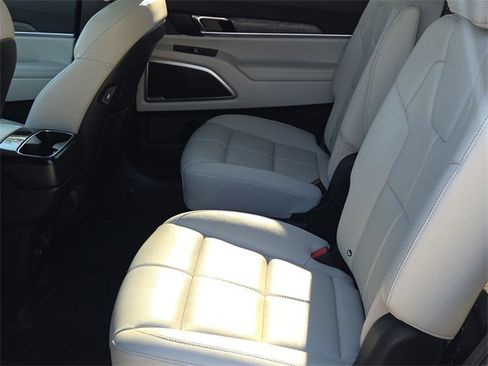 Used 2022 Kia Telluride EX w/ EX Premium Package image 16