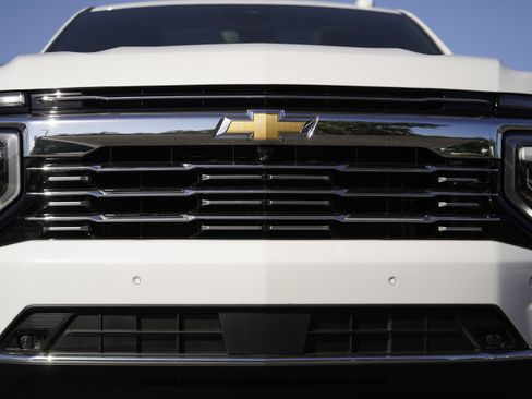 New 2026 Chevrolet Suburban Premier RWD image 38