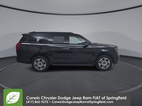 Used 2025 Ford Expedition Active AWD/4WD image 17