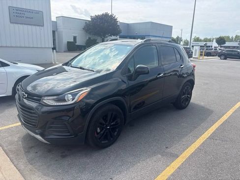 Used 2018 Chevrolet Trax LT w/ Redline Edition FWD image 2