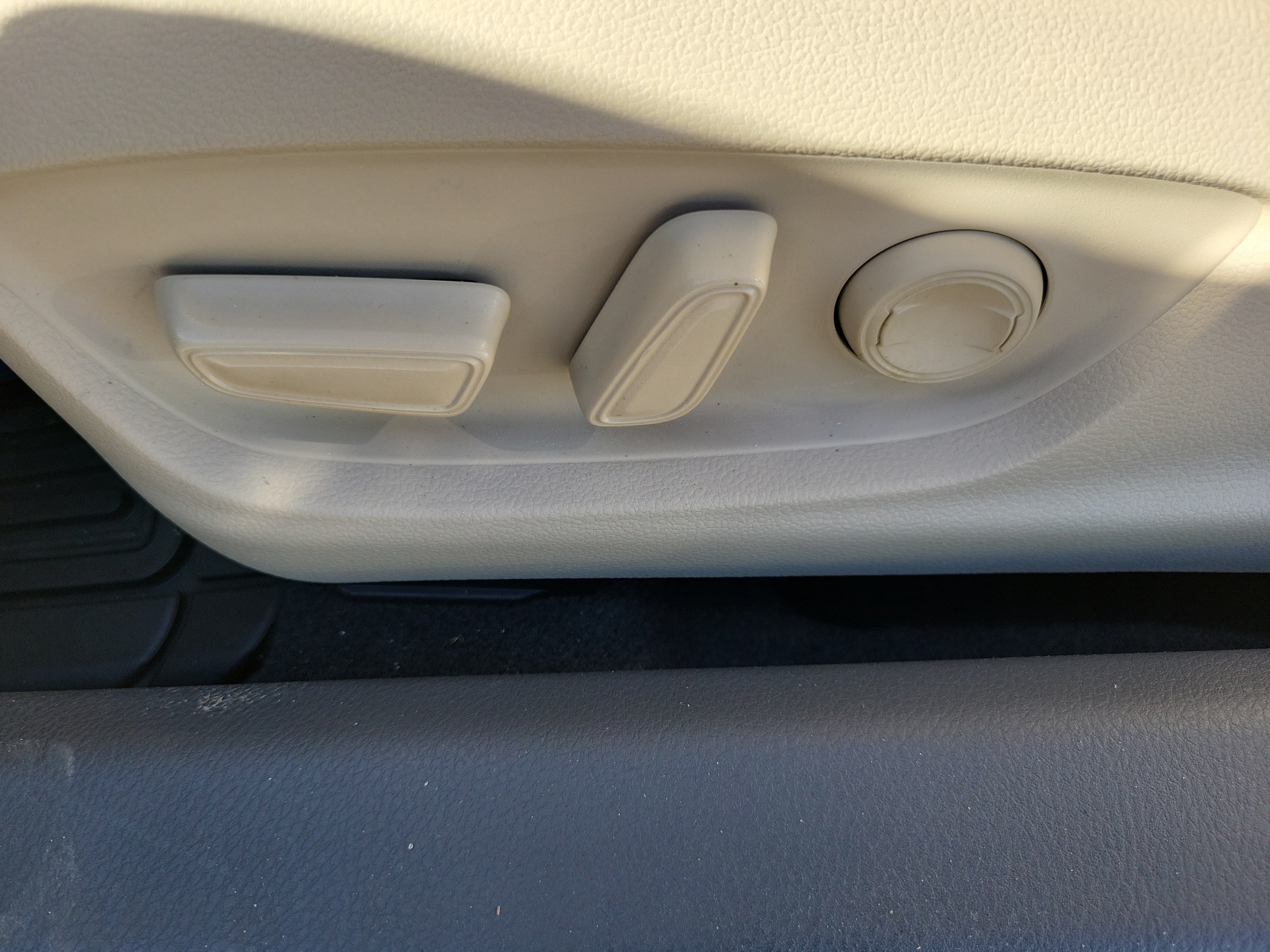 Used 2021 Toyota Camry LE FWD image 21