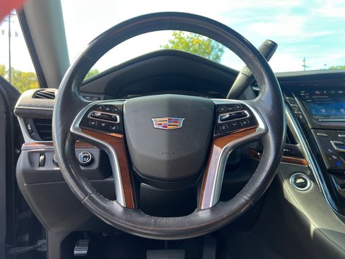 Used 2018 Cadillac Escalade Luxury image 18