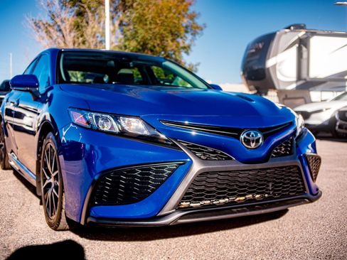 Used 2024 Toyota Camry SE image 9