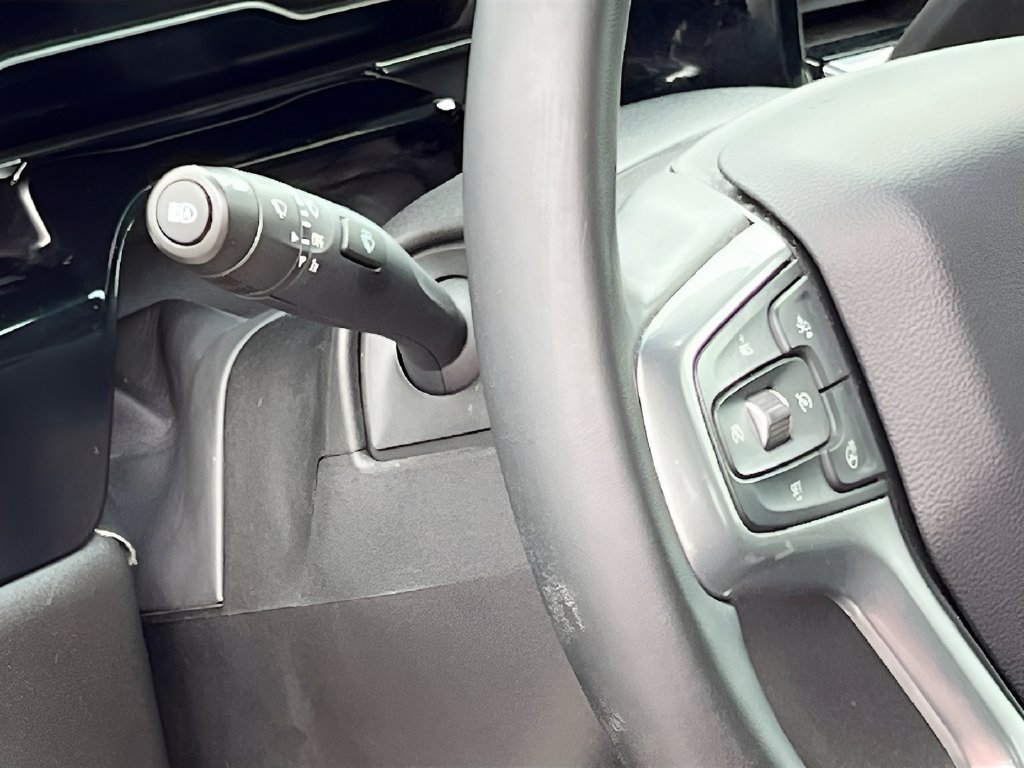 Used 2023 Chevrolet Silverado 1500 LT AWD/4WD image 10