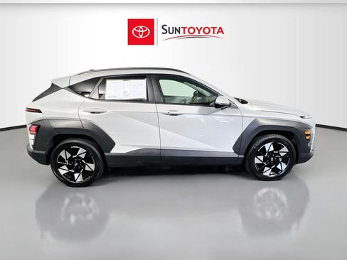 Used 2025 Hyundai Kona SEL FWD image 2
