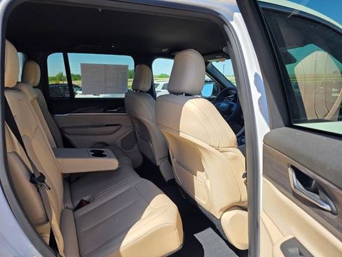Used 2024 Jeep Grand Cherokee Limited AWD/4WD image 13