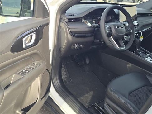 New 2026 Jeep Compass Latitude image 4