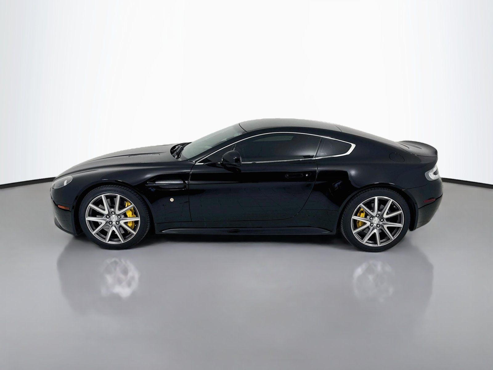 Used 2012 Aston Martin V8 Vantage S RWD image 4