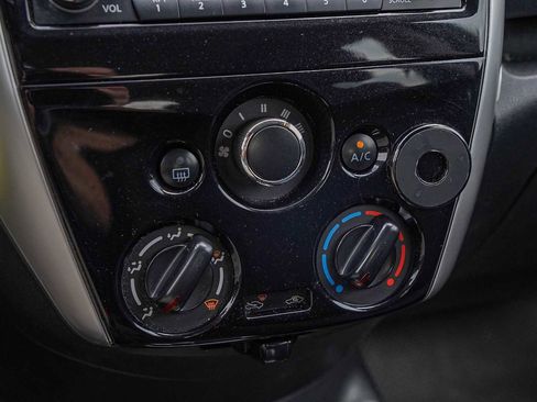 Used 2018 Nissan Versa Note SV image 19